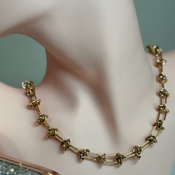Elegant Gold Chain Necklace - Picture 4 of 5